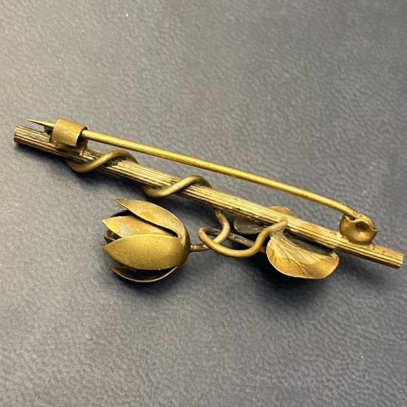 Beautiful Victorian Vintage Lotus Flower Lily Pad Brooch Pin. No markings. - Picture 4 of 5